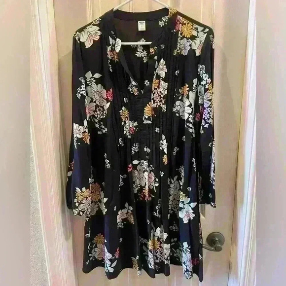 Old Navy tunic style dress. Very flattering and comfortable! Size Large. - Picture 1 of 4